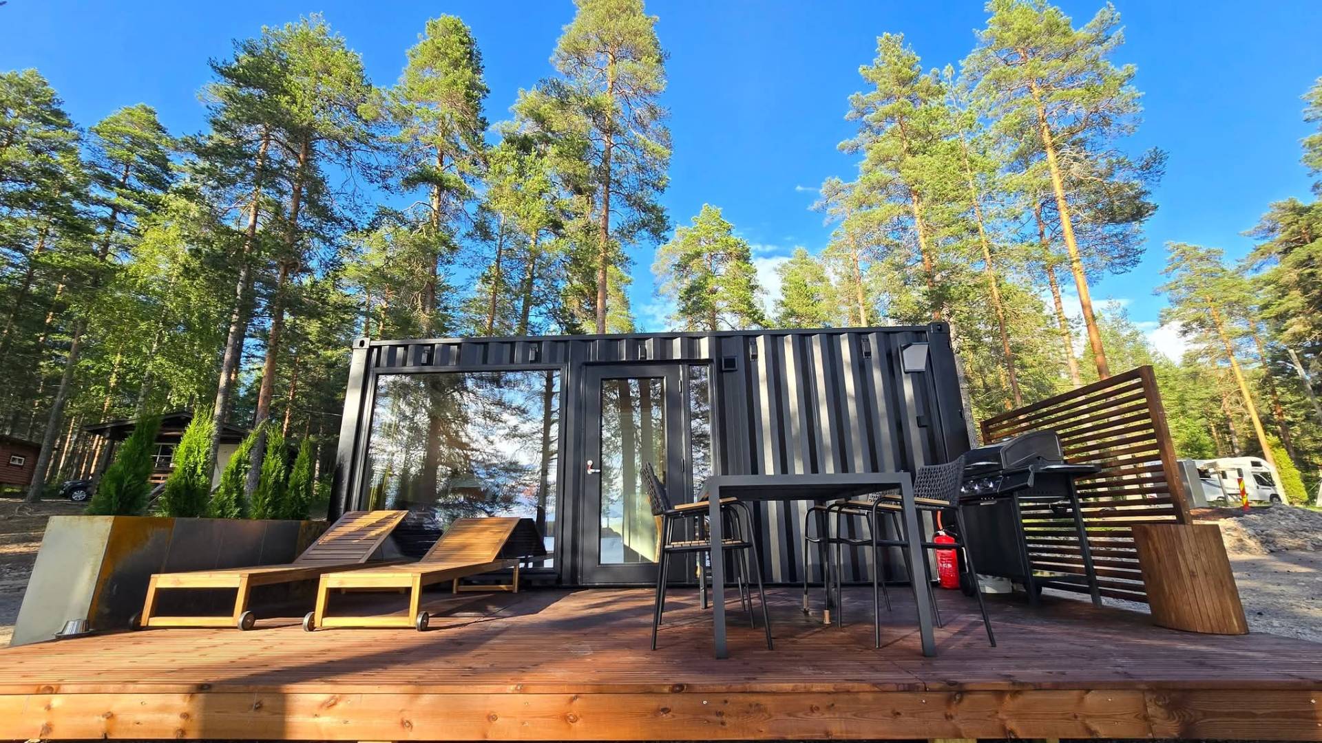 Hotellitasoinen konttihuone